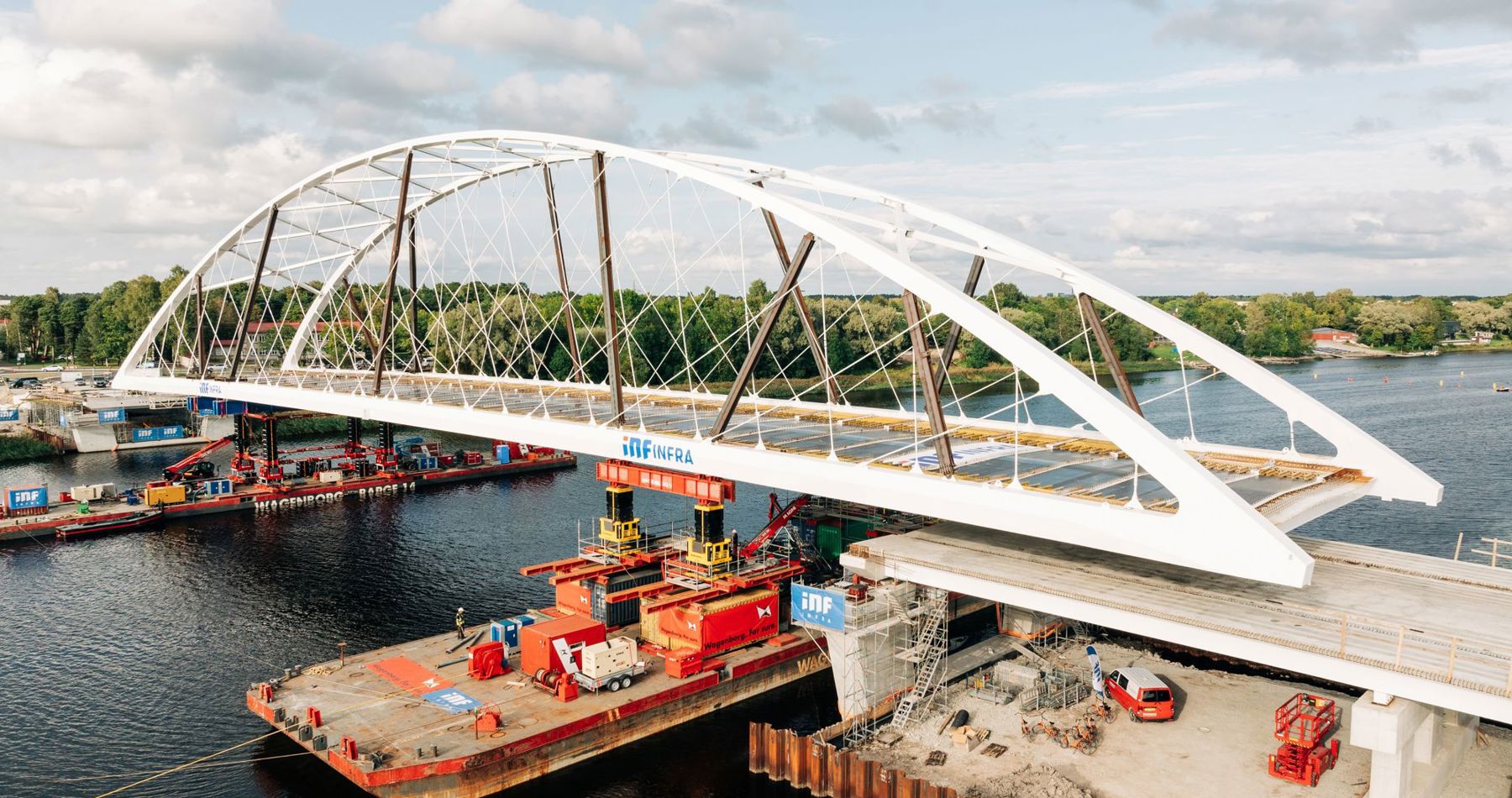 Bruggenteam installeert recordbrug in Estland